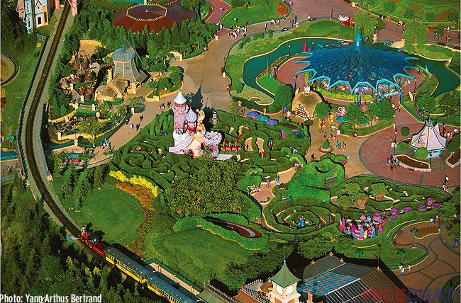 RCT3 Disneyland http://micechat.com/10852-disneyland-paris-from-above/