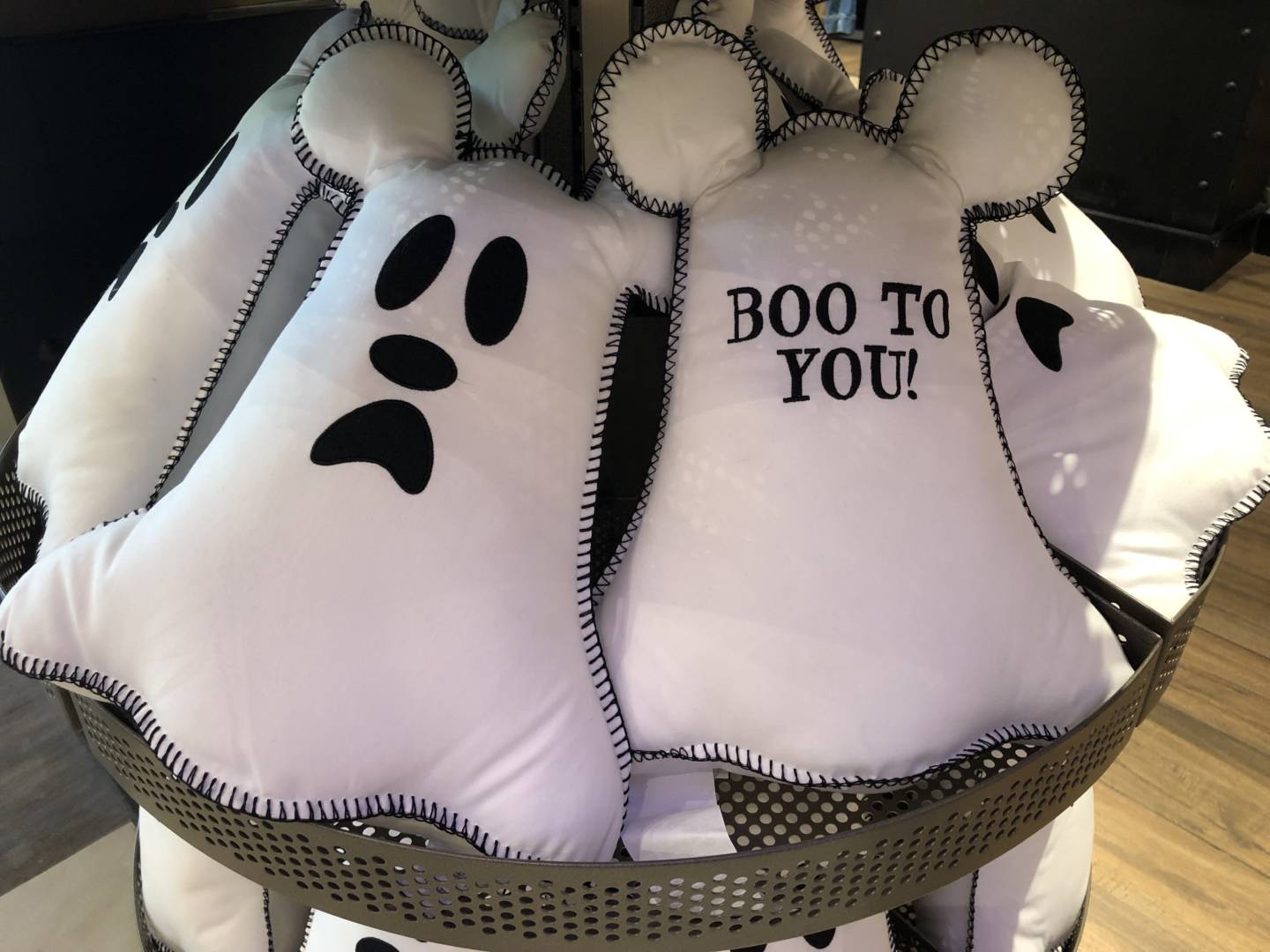 https://www.micechat.com/wp-content/uploads/2019/08/Disneyland-Halloween-2019-merchandise-Mickey-ghost-throw-pillow.jpeg