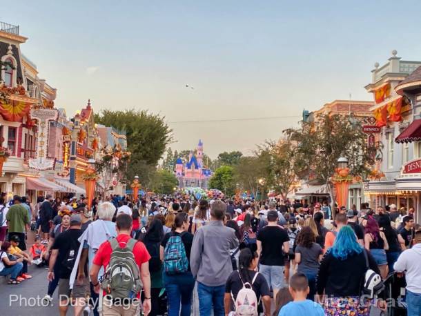 Disneyland Update - Packed! Huge Crowds Return to Disneyland