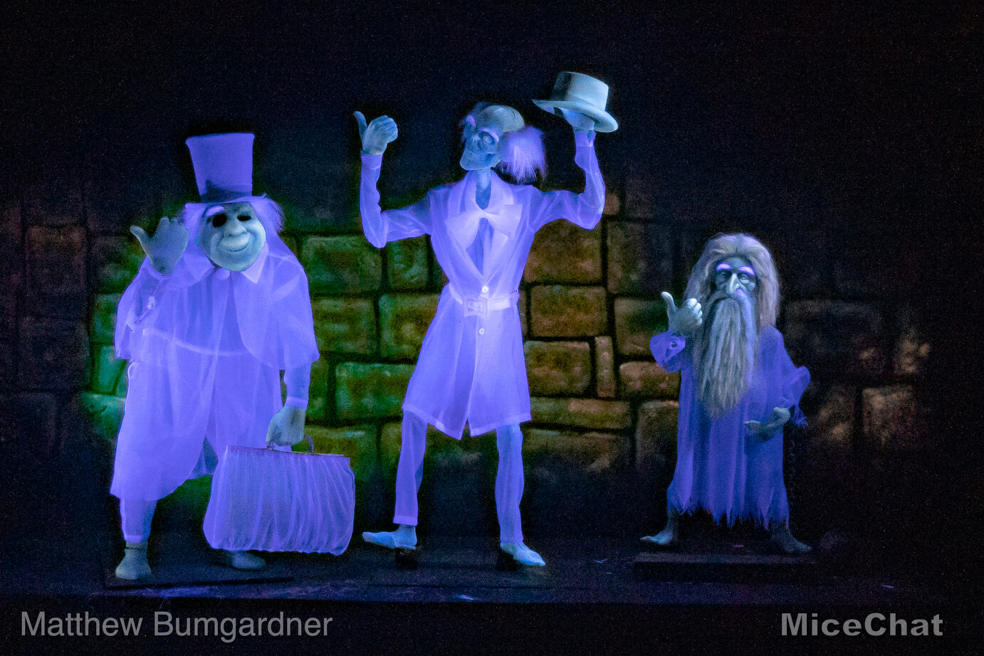 disneyland haunted mansion ghosts