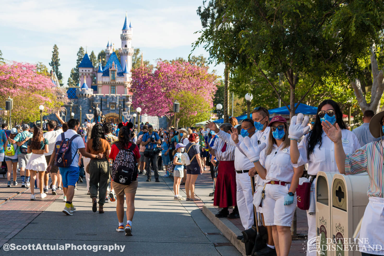 Disneyland Resort Theme Parks To Welcome Back Guests from Outside  California Beginning June 15; Plus, Theme Park Reservation Window Expands,  Allowing More Time to Plan Visits - Small World Vacations