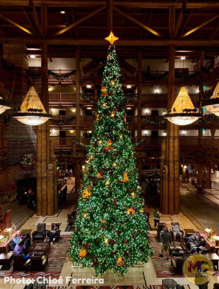 PHOTOS: Massive Six-Story Christmas Tree & Other Decor Returns to Disney's  Wilderness Lodge - WDW News Today