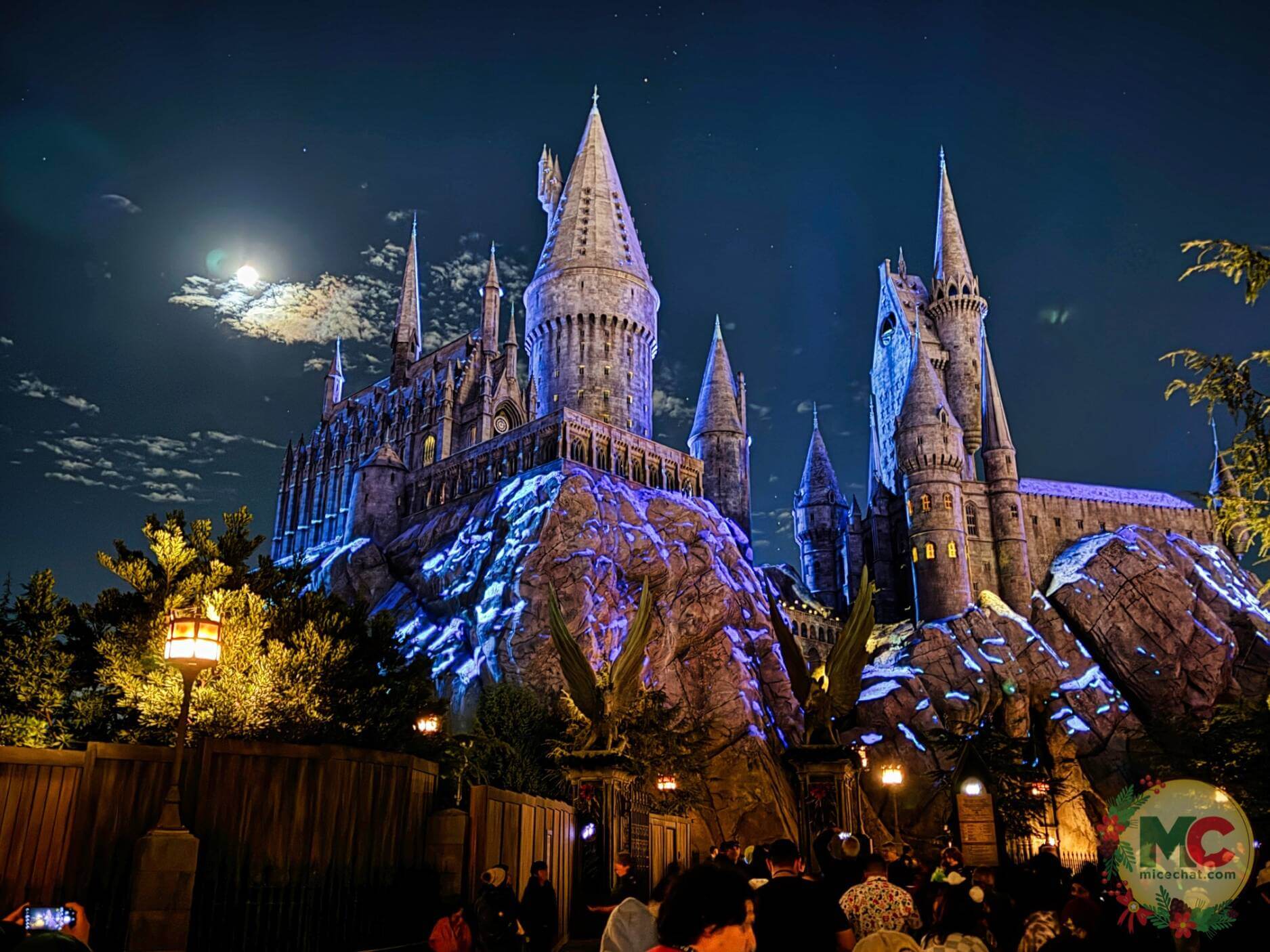 Universal Studios Hollywood Christmas hogwarts castle night 2 - MiceChat