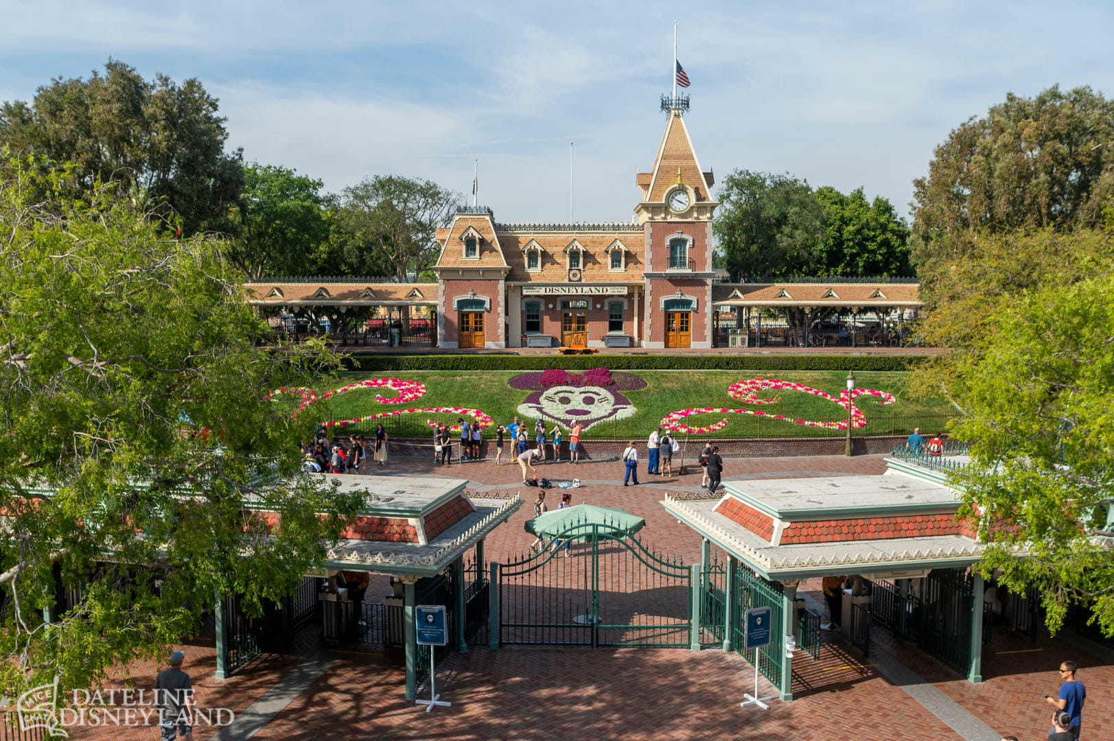 Downtown Disney Shopping at Wonderful World of Memories. Editorial