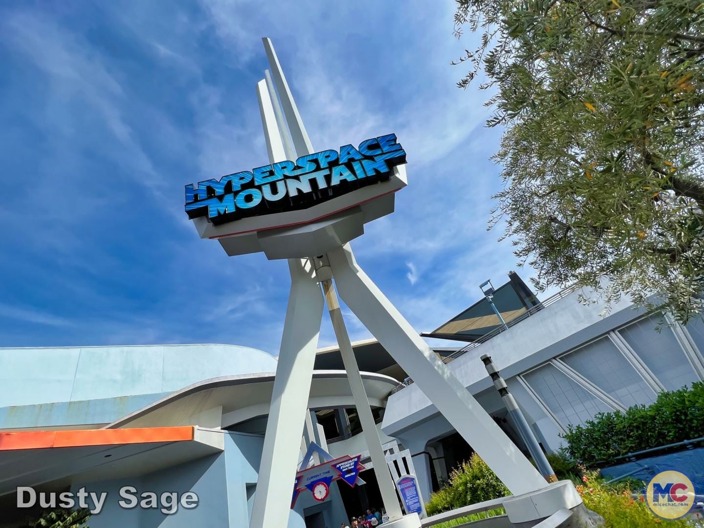 https://www.micechat.com/wp-content/uploads/2022/05/Disneyland-crowds-hyperspace-Mountain-sign-micechat.jpg