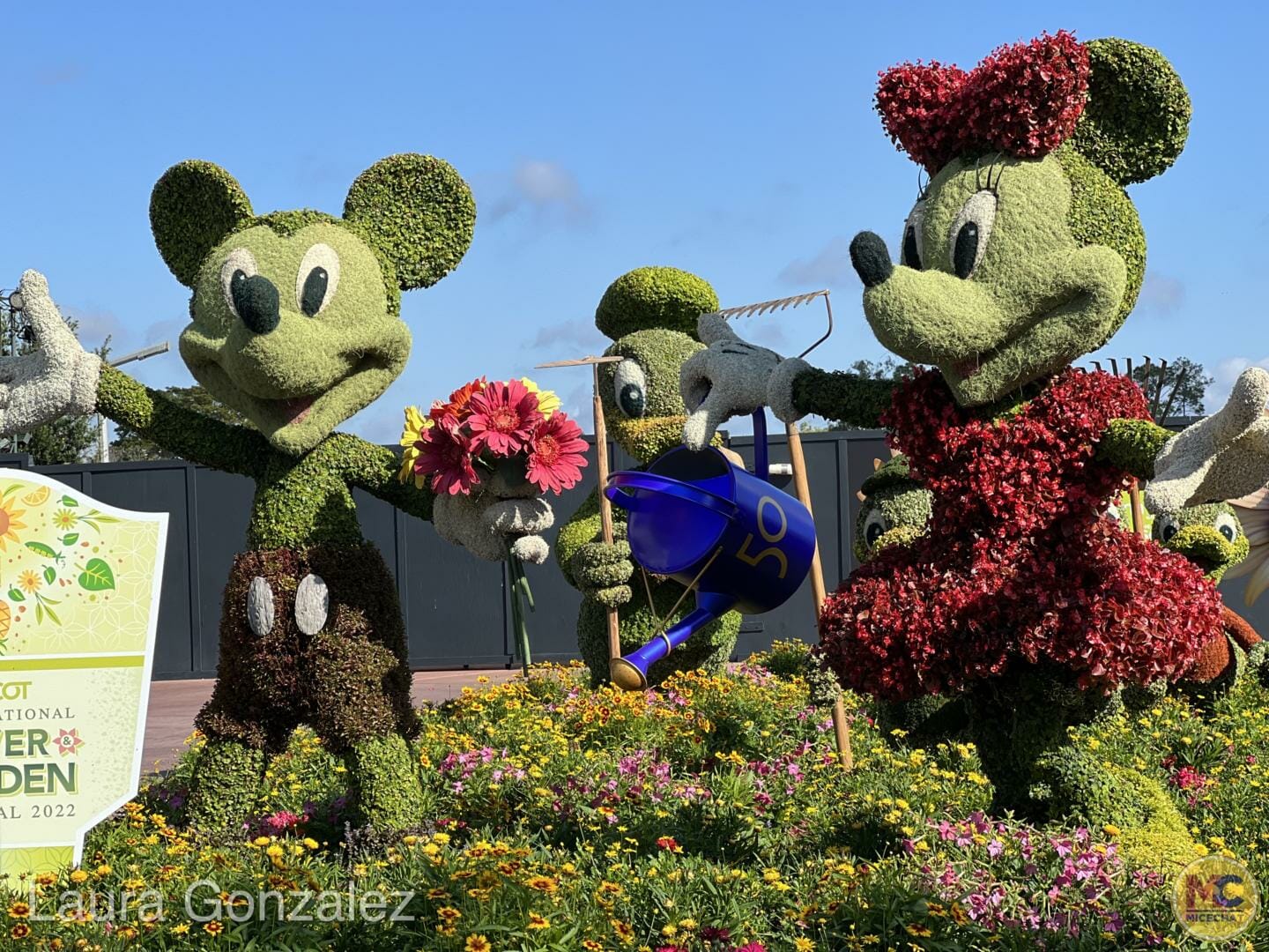 Walt-Disney-World-Epcot-flower-garden-festival-2022-mickey-minnie