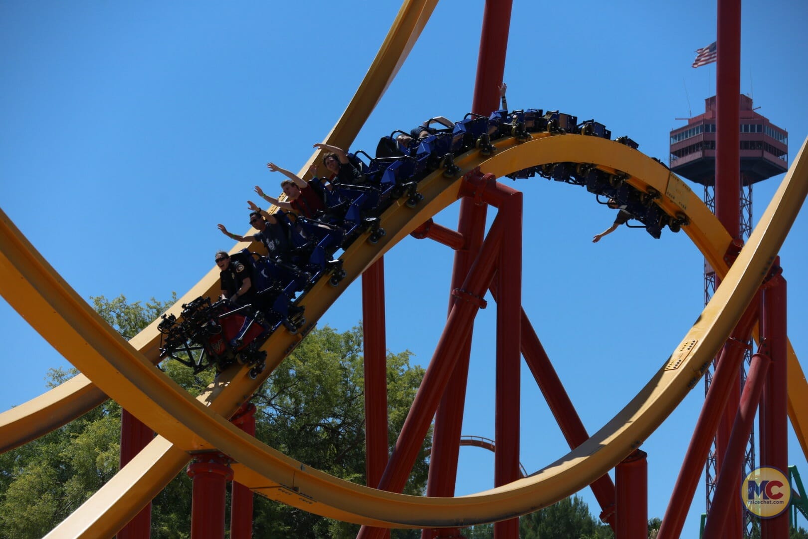 WONDER WOMAN™ Flight of Courage - Six Flags Magic Mountain