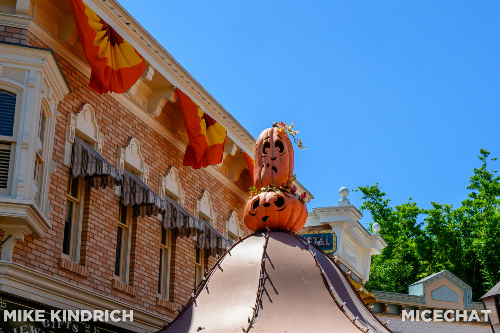 Disneyland Halloween 2024 Guide: Rides, Food, Decorations