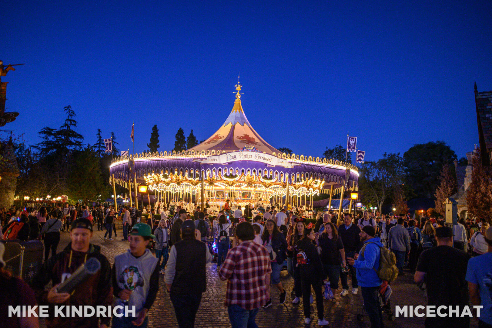 https://www.micechat.com/wp-content/uploads/2022/11/Disneyland_Fantasyland_Crowds-2.jpg