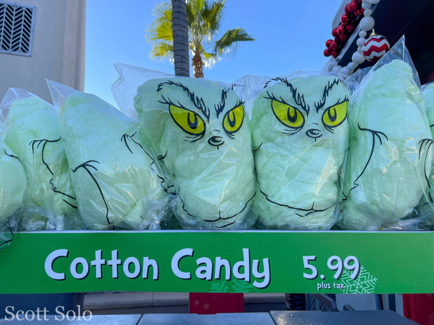 USH Grinch Cotton Candy - MiceChat