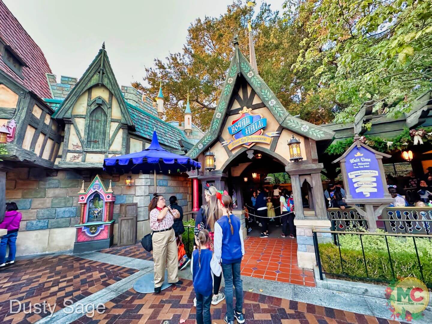 disneyland-crowds princess fantasy faire closes at 430-MiceChat - MiceChat