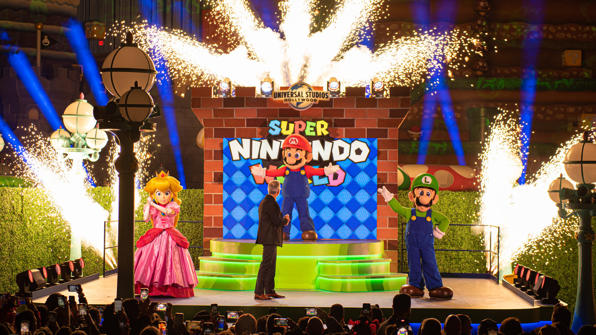 Miyamoto leads fans through Super Nintendo World—and it looks