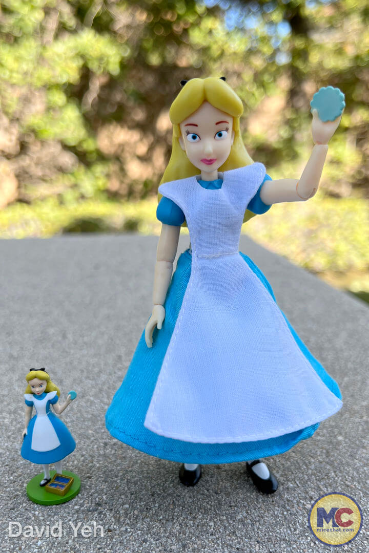 Disney Ultimates Alice 7 Action Figure Alice in Wonderland Super7 - ToyWiz