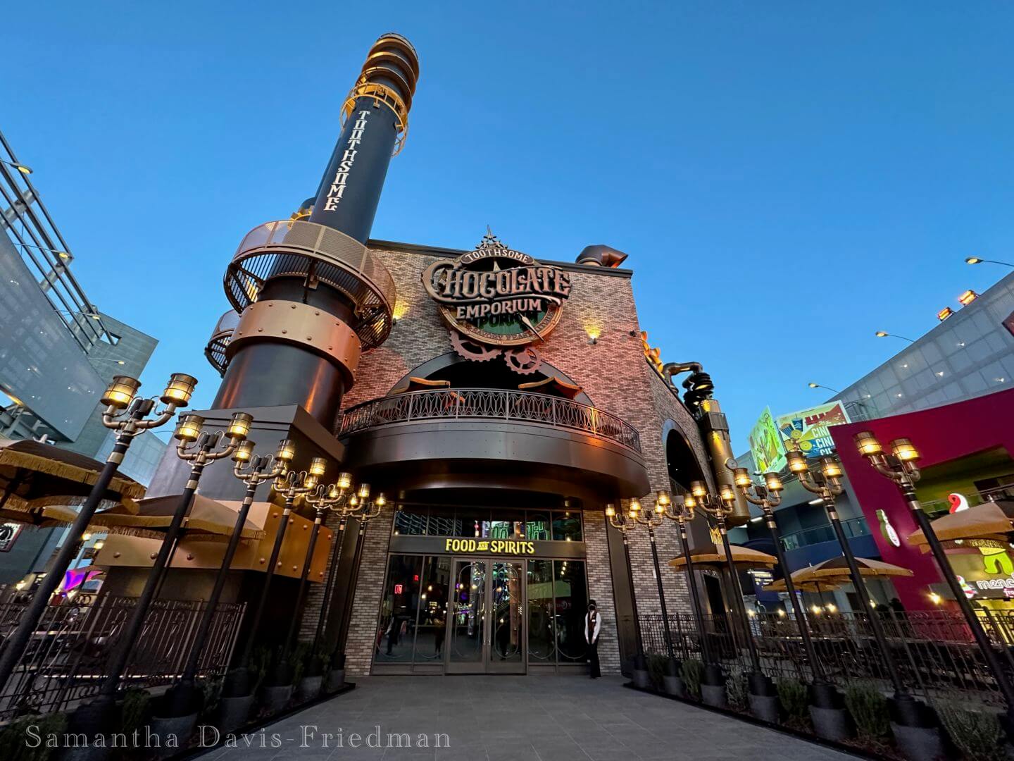 We Visited CityWalk at Universal Studios Hollywood! Here's How it Compared  to Universal Orlando