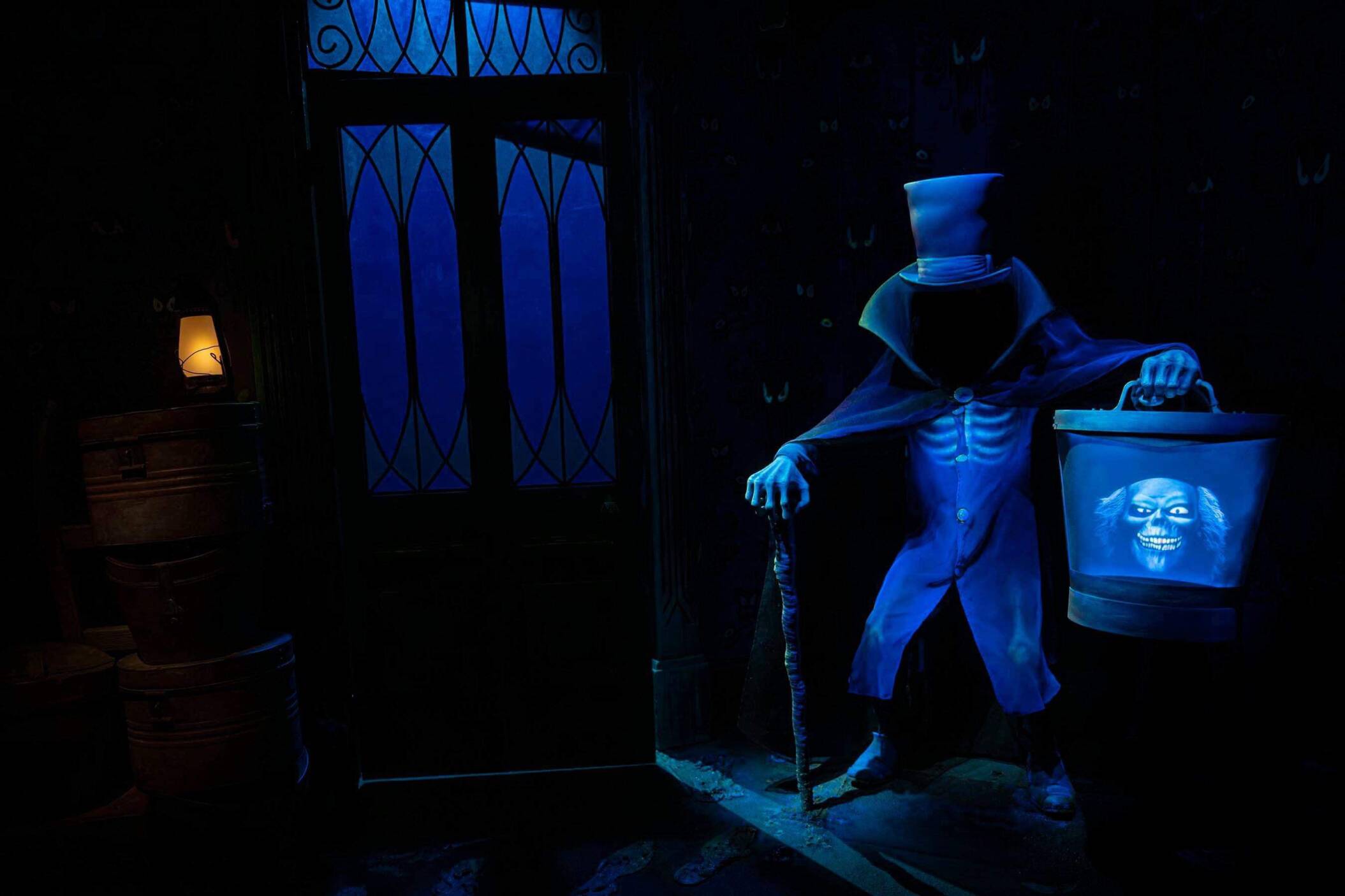 You Can Actually SEE the Ghost Host While Riding Haunted Mansion