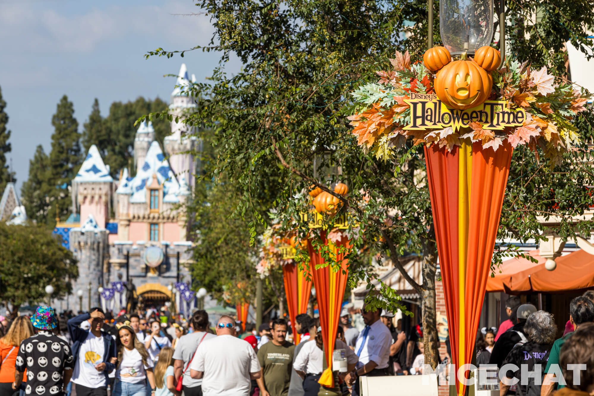 004_Disneyland_Halloween decorations MiceChat