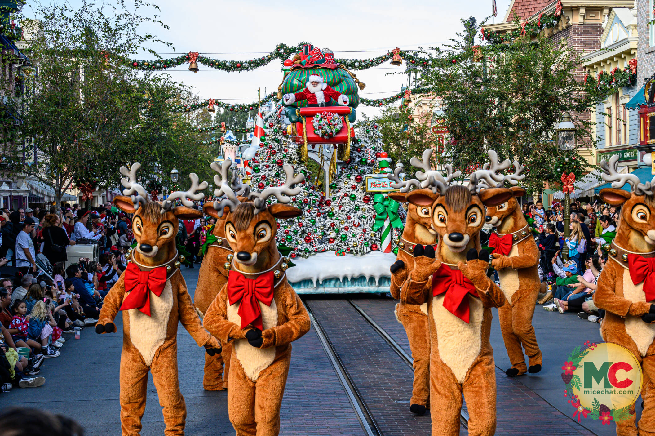 https://www.micechat.com/wp-content/uploads/2023/12/Disneyland_Main-Street_A-Christmas-Fantasy-Parade_Holiday-1-of-1-7.jpg