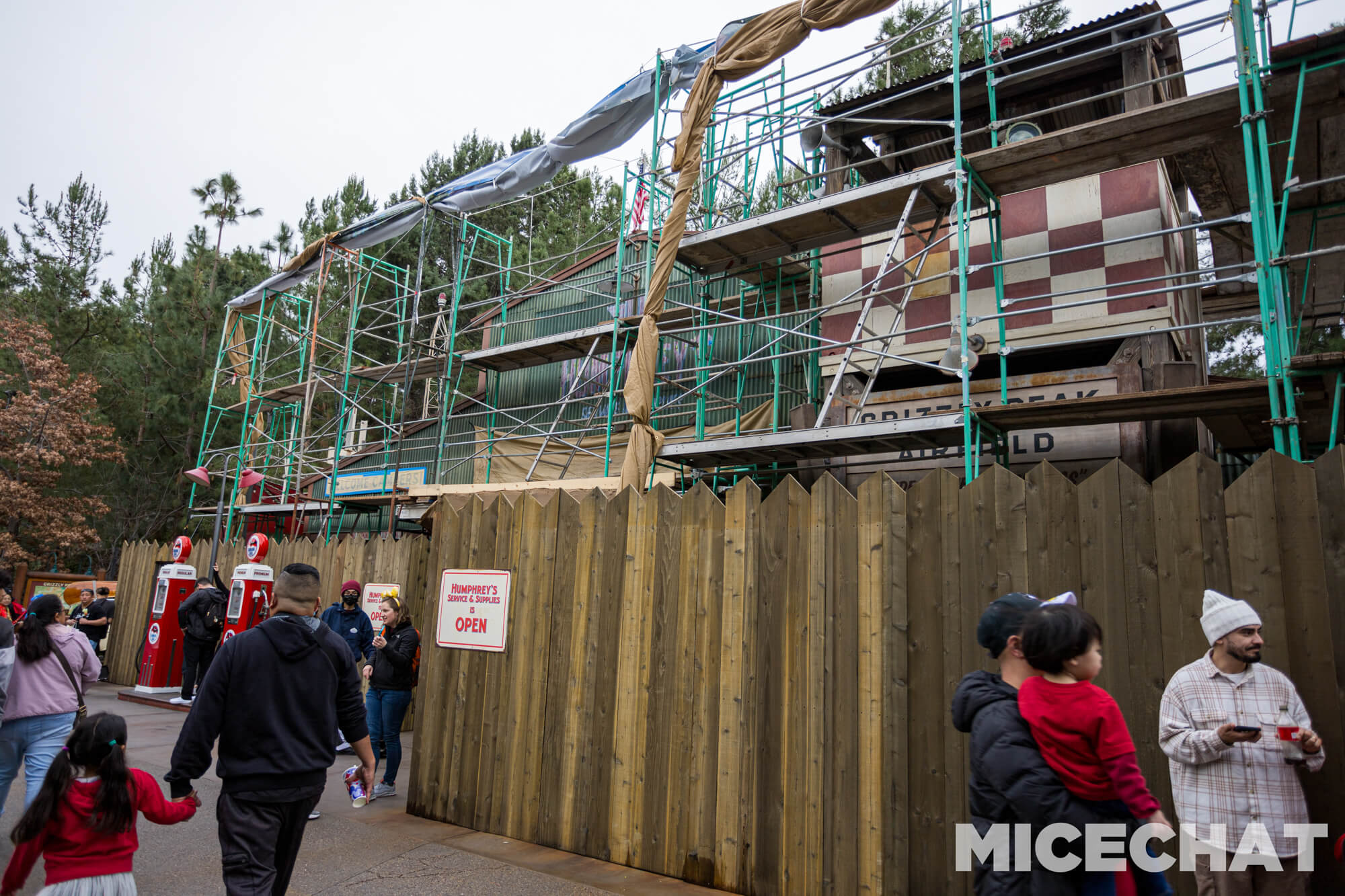 041_Disneyland_Grizzly Peak Airfield construction MiceChat