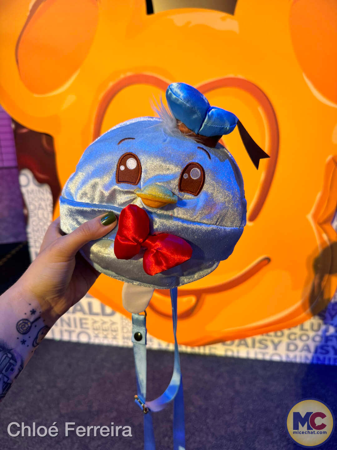 Disney x Gucci Donald Duck Tote Bag In Beige & Ebony GG Supreme | GUCCI® 香港